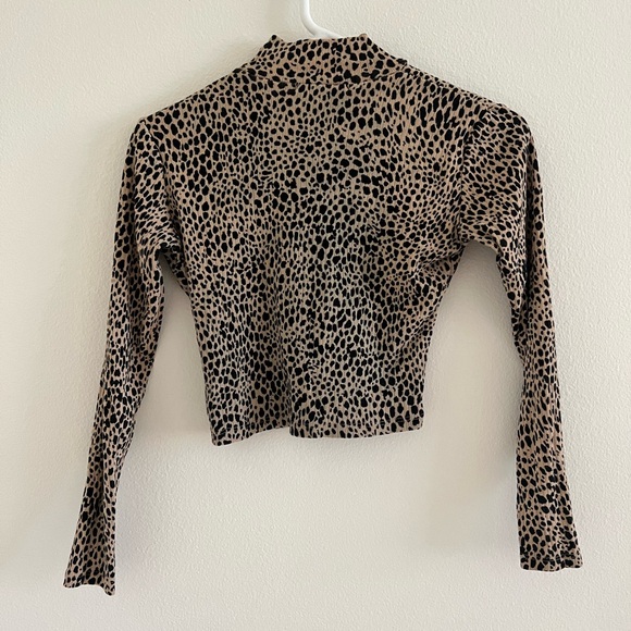 Brandy Melville Leopard/Cheetah Print Cropped Turtleneck - Picture 3 of 3